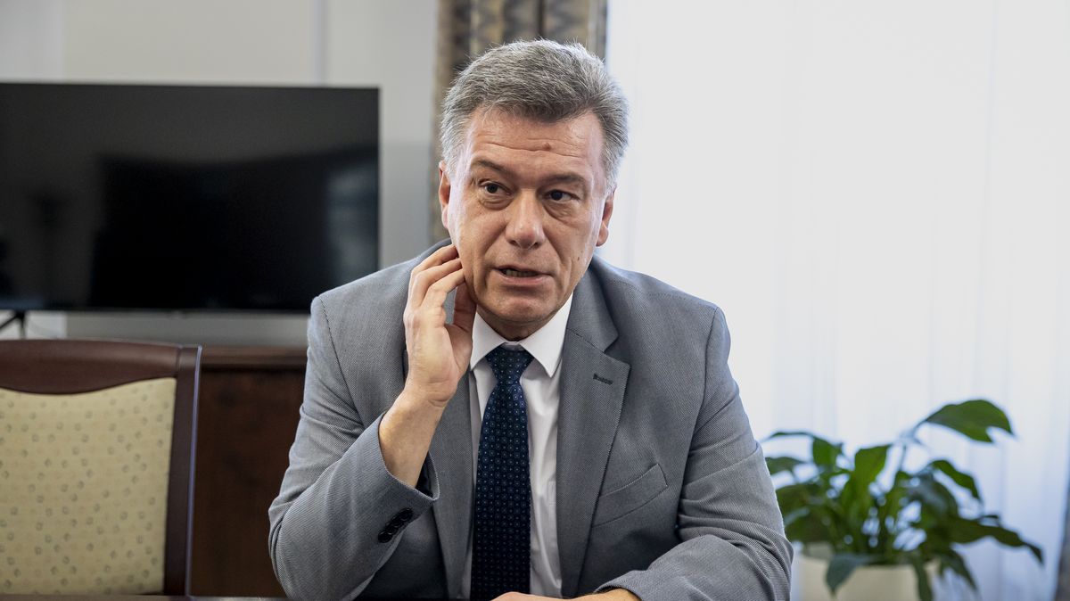Ministr Blažek: Uvažoval jsem o rezignaci